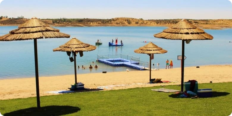 Plża nad rzeką Mourao w Portugalii