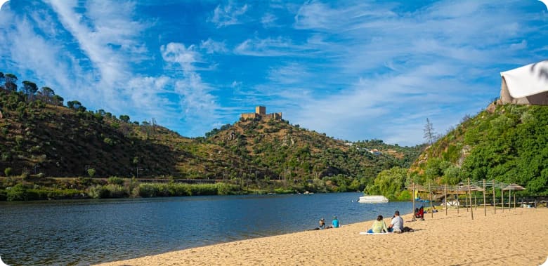 plaża nad rzeką Almal w Portugalii