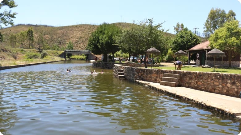 Sceneria Praia Fluvial Bostelim