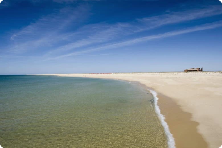 isla desierta playa de faro portugal