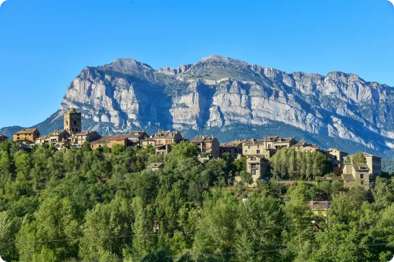 spanish pyrenees mountains climate